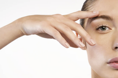 Découvrez le secret rafraîchissant : Crème visage décongestionnante pour les yeux, votre alliée matinale !
